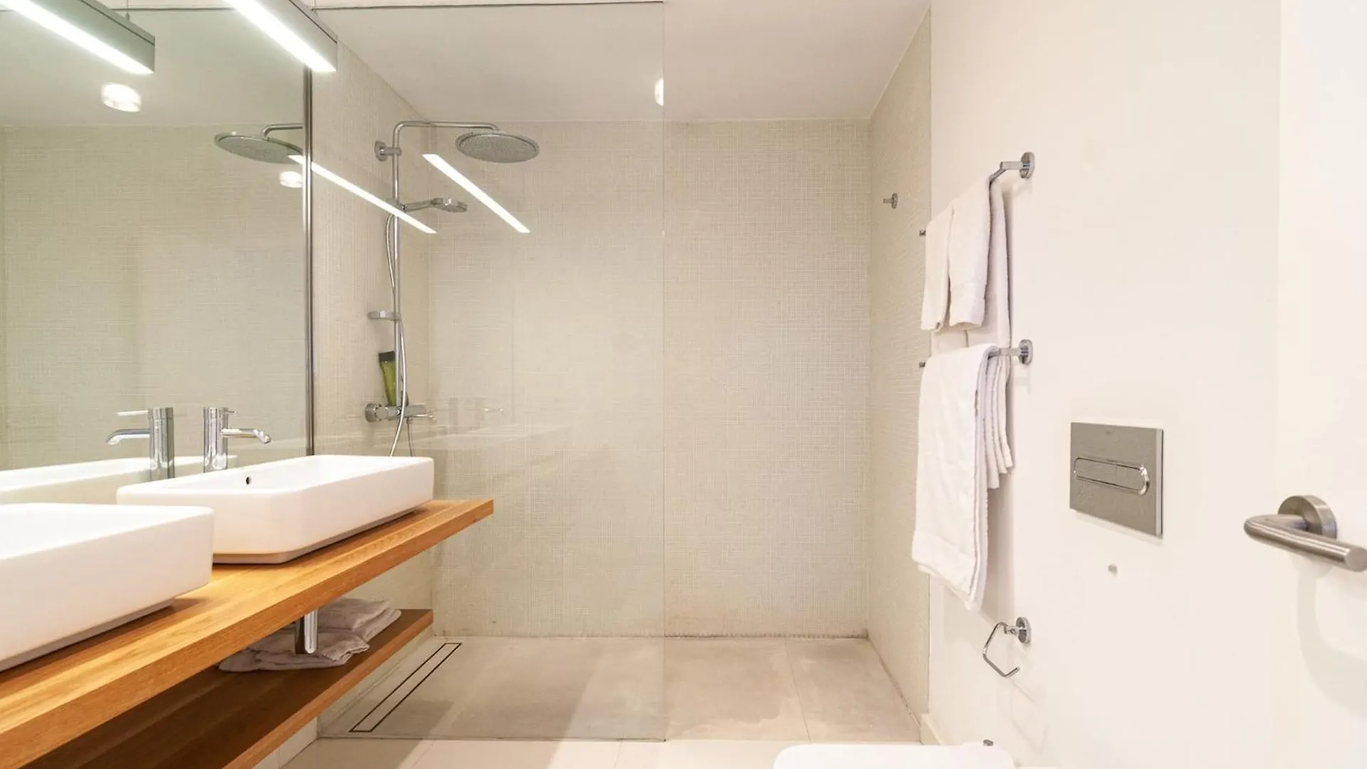 Luxurious Apartment In Terrazas Del Duque Costa Adeje  Espanha